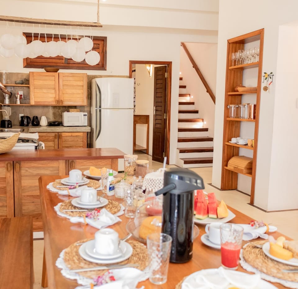 Coffee/tea facilities, Kitchen or kitchenette, Dining area