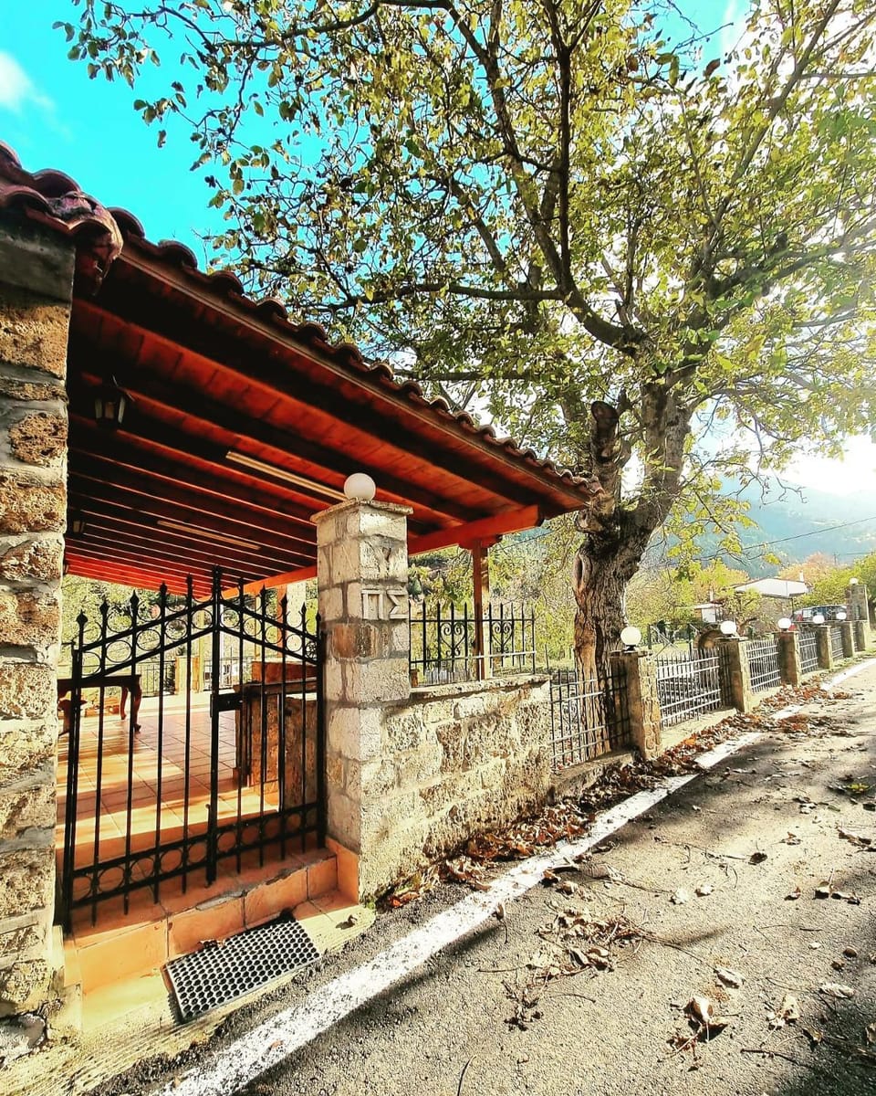 Σπίτι στο βουνό House in Peloponnese Region
