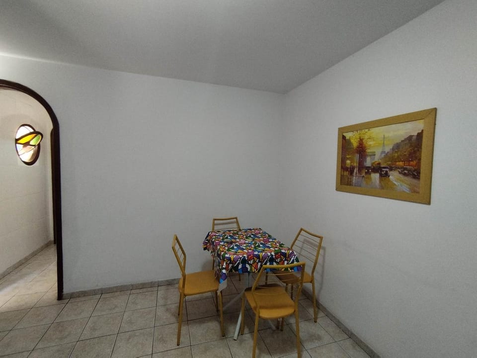 Seu Apto Praia da Costa 11 Simples Econômico 2Q Todo Seu Mobiliado Ar Cond Fogão Geladeira Local Excelente Tipo Casa Centro Apartment in Vila Velha