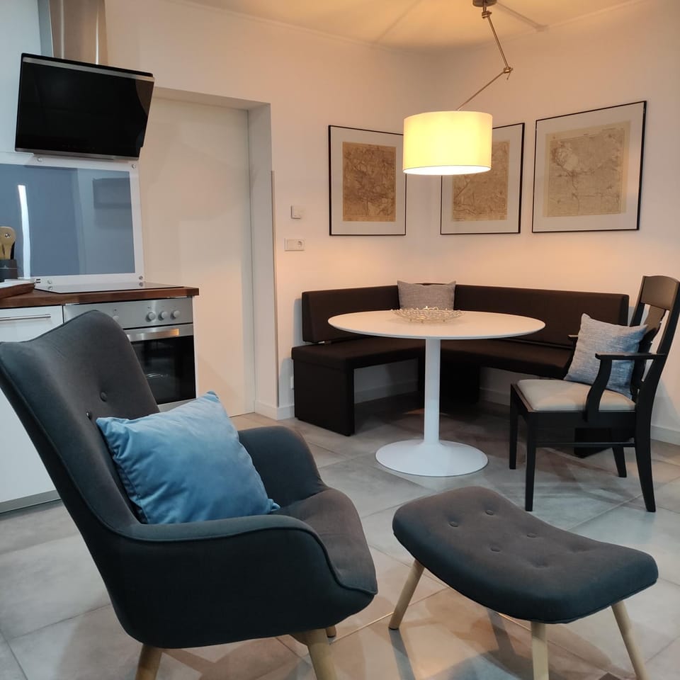 Living room, Seating area, Dining area