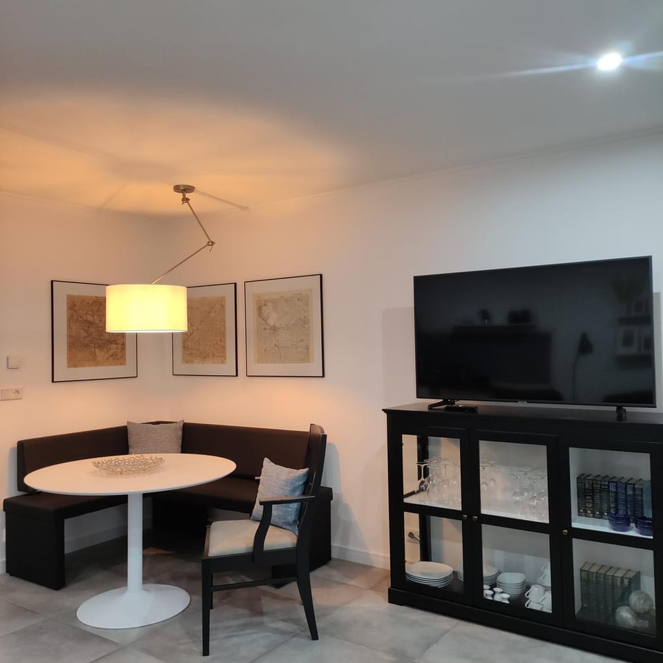 TV and multimedia, Living room, Dining area