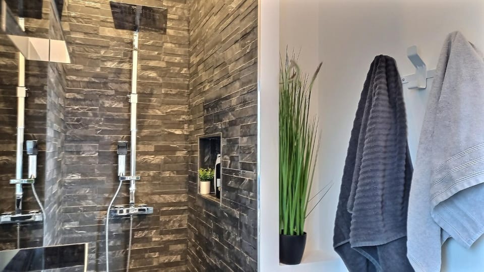 Shower, Bathroom, towels