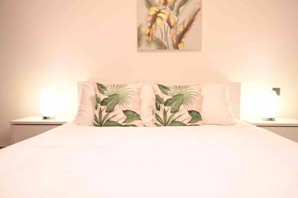 Brand new furniture . Close to Dubai Mall. Apartment in Dubai