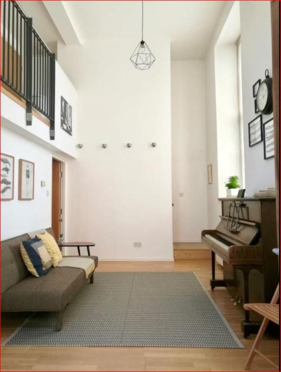 Central Mezzanine Apartment in Historic School Apartment in Edinburgh