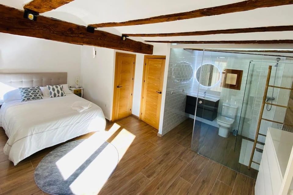 Photo of the whole room, Bedroom