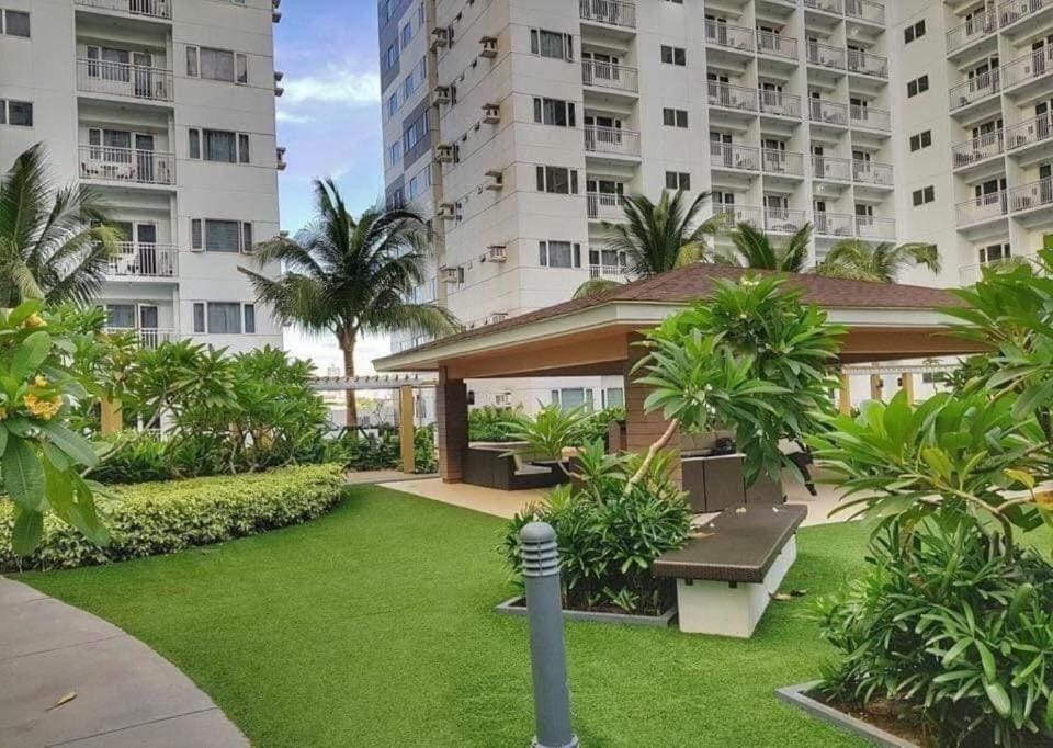 SHORE RESIDENCE d6, shortwalk Mall of Asia near Airport Apartment in Pasay