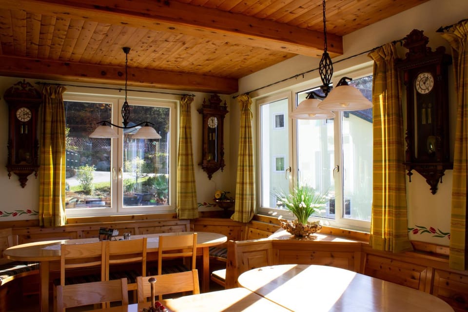 Restaurant/places to eat, Dining area