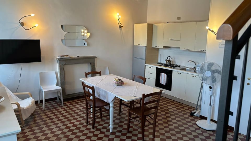 TV and multimedia, Kitchen or kitchenette, Living room, Seating area, Dining area, oven, stove, air conditioner