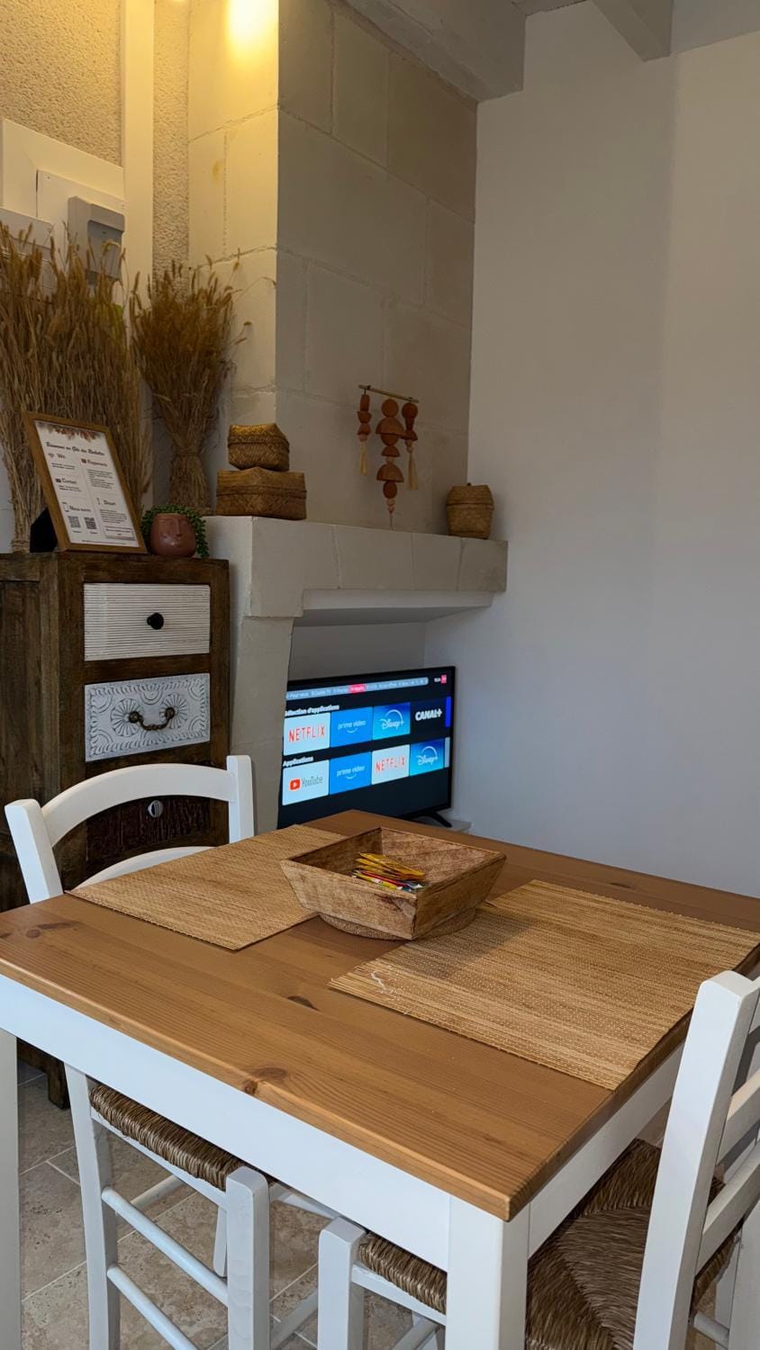 TV and multimedia, Dining area