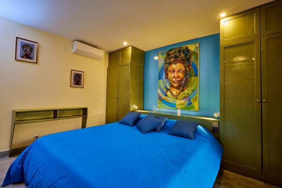 Bed, Photo of the whole room, Decorative detail, Bedroom, storage