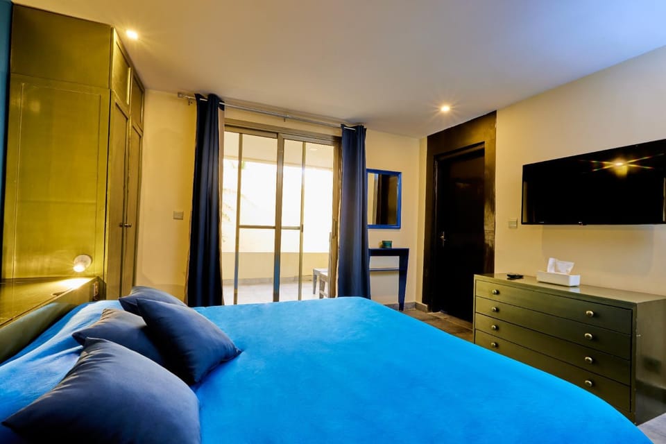 Bed, TV and multimedia, Balcony/Terrace, Photo of the whole room, Bedroom, hair dresser, storage