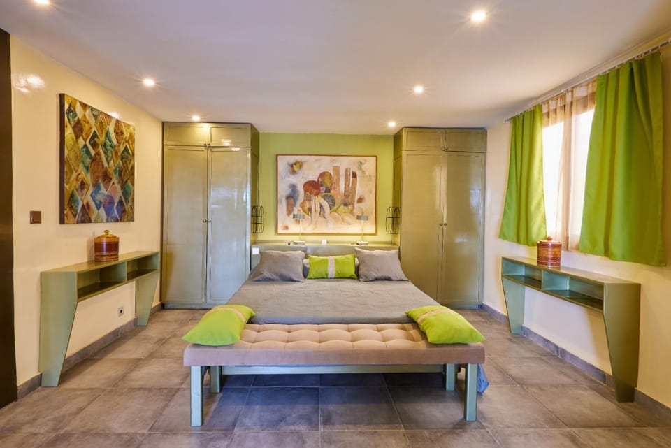 Bed, Photo of the whole room, Bedroom, storage