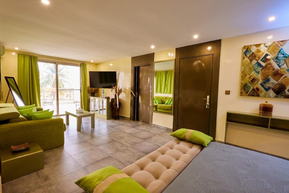Bed, TV and multimedia, Balcony/Terrace, Living room, Photo of the whole room, Seating area, Bedroom