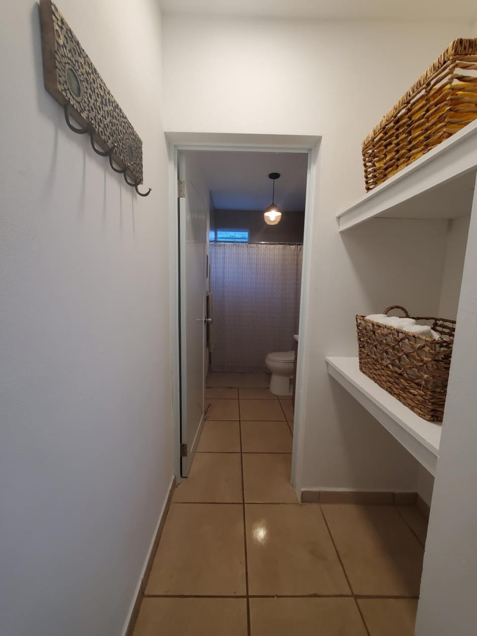 Aguadilla Waves Apt Free Parking & Wifi 8 minute walk from Crashboat beach Apartment in Borinquen