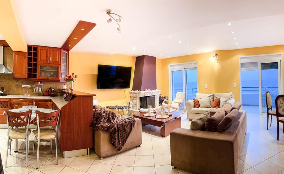 TV and multimedia, Kitchen or kitchenette, Living room, Seating area, Dining area, Evening entertainment