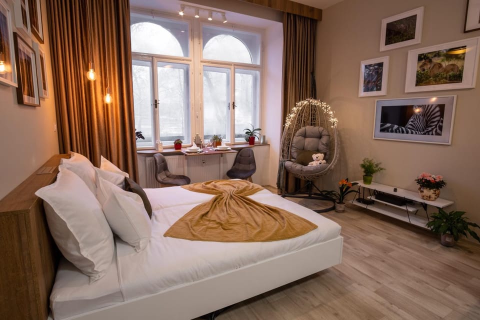 Living room, Photo of the whole room, Bedroom