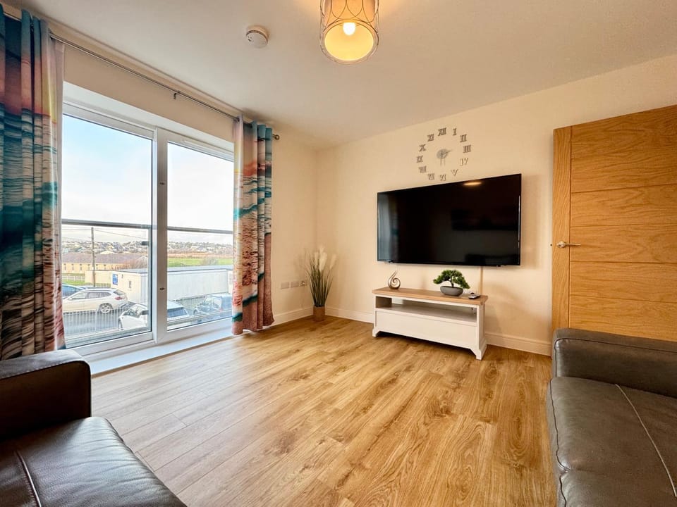 GWEL Y TYWYN - 2 BED APT-ON THE BEACH-TREARDDUR Apartment in Trearddur Bay