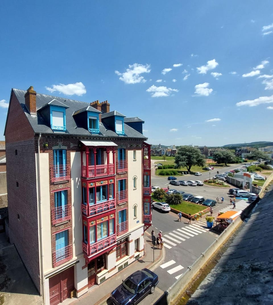 City view, Street view