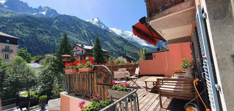 Patio, Day, Natural landscape, View (from property/room), Balcony/Terrace, Mountain view