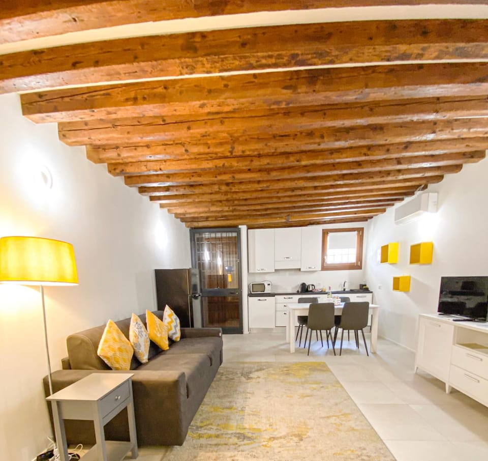 TV and multimedia, Kitchen or kitchenette, Dining area