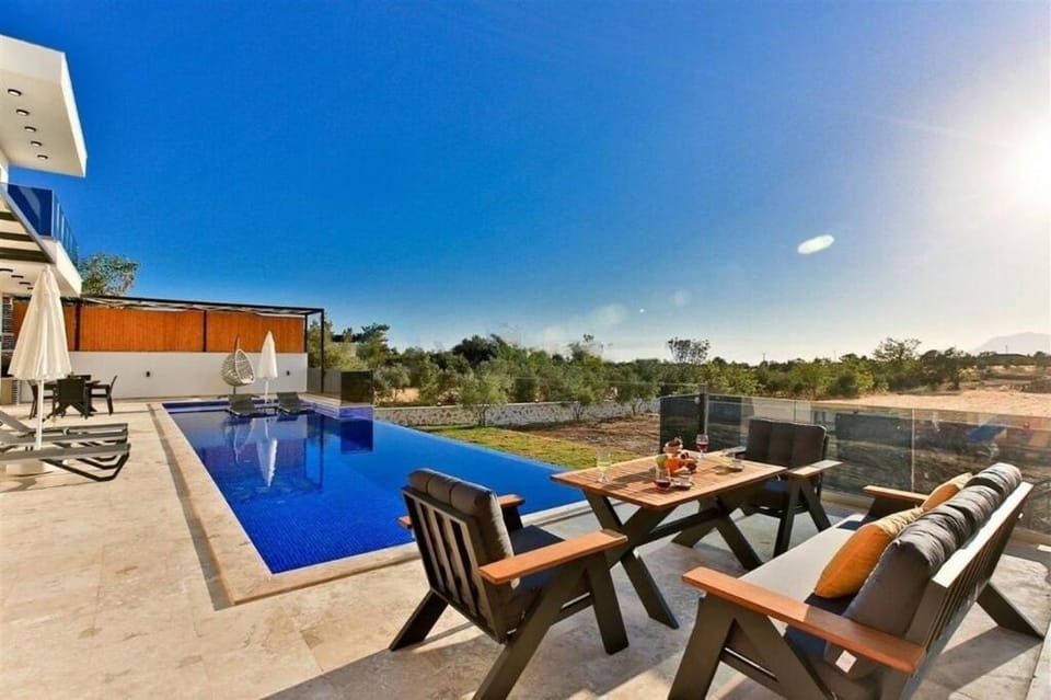 Day, Swimming pool, sunbed