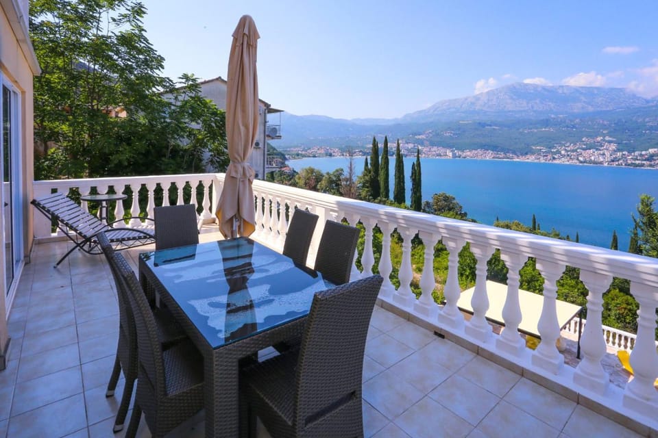Natural landscape, Balcony/Terrace, Mountain view