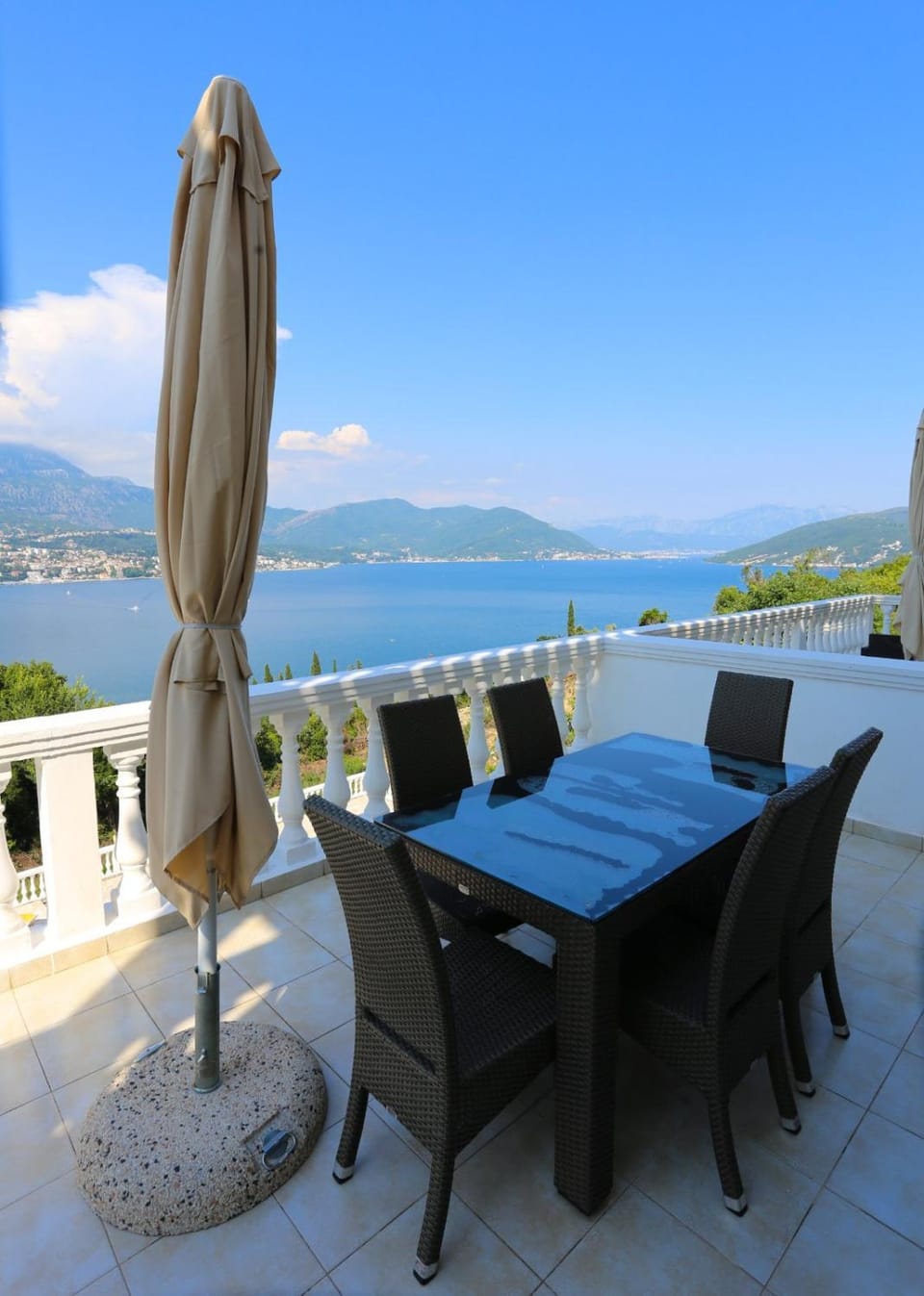 Natural landscape, Balcony/Terrace, Dining area, Sea view
