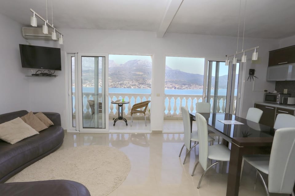 Balcony/Terrace, Living room, Seating area, Sea view