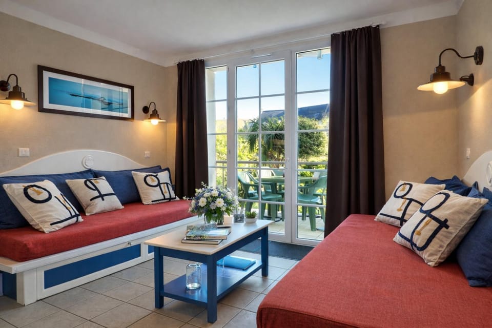 LocaLise - Maison E4 au Guilvinec - A 20m de la mer avec jardin et piscine - Tout à pied, plages, port, centre, commerces, marché - Wifi inclus - Linge de lit inclus - Animaux bienvenus House in Finistere