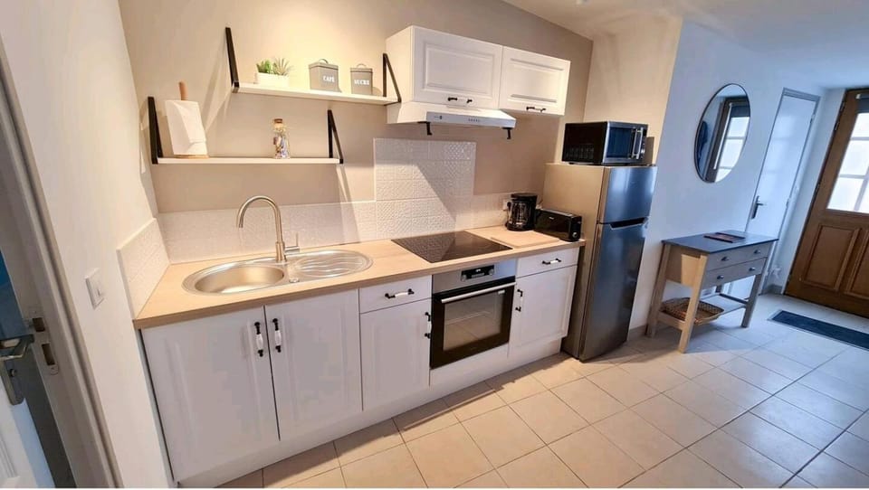 Kitchen or kitchenette, minibar, pet friendly, stove, toaster