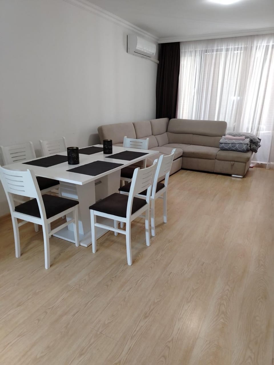 Living room, Seating area, Dining area, air conditioner