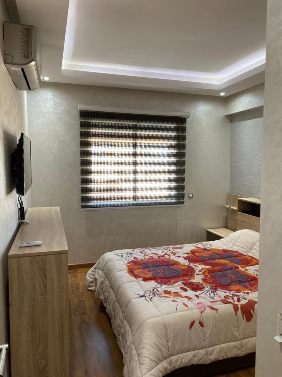 Photo of the whole room, Bedroom