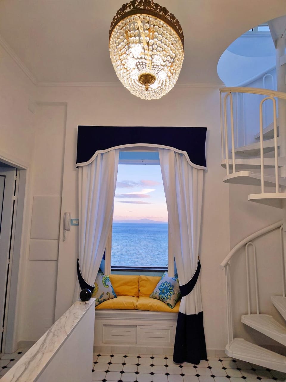 Facade/entrance, Sea view