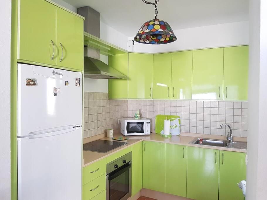 Kitchen or kitchenette, minibar, pet friendly, stove