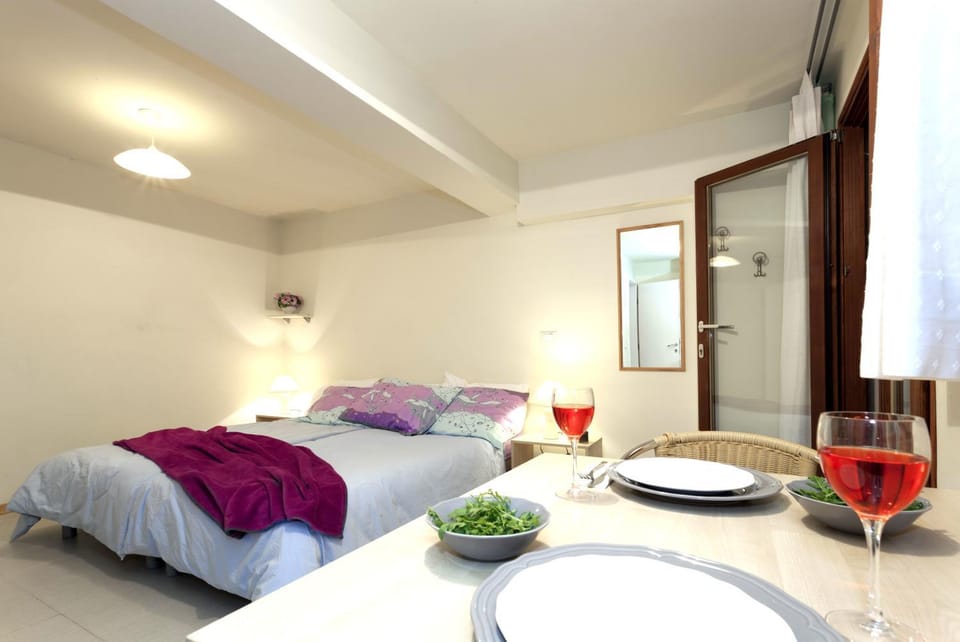 Bed, Photo of the whole room