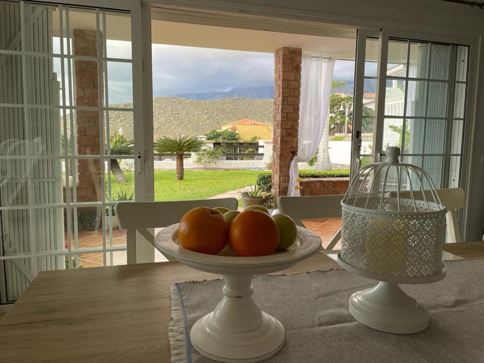 Villa Marianna con piscina climatizada y barbacoa Villa in Costa Adeje