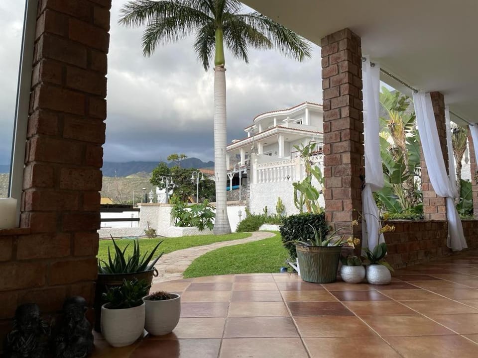 Villa Marianna con piscina climatizada y barbacoa Villa in Costa Adeje