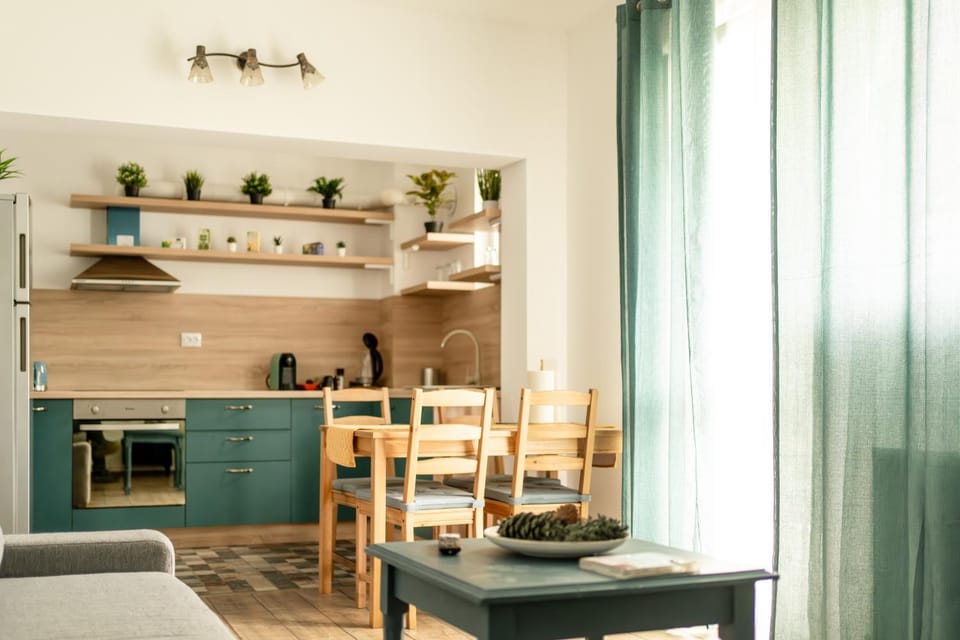 Balcony/Terrace, Kitchen or kitchenette, Living room, Dining area, Mountain view