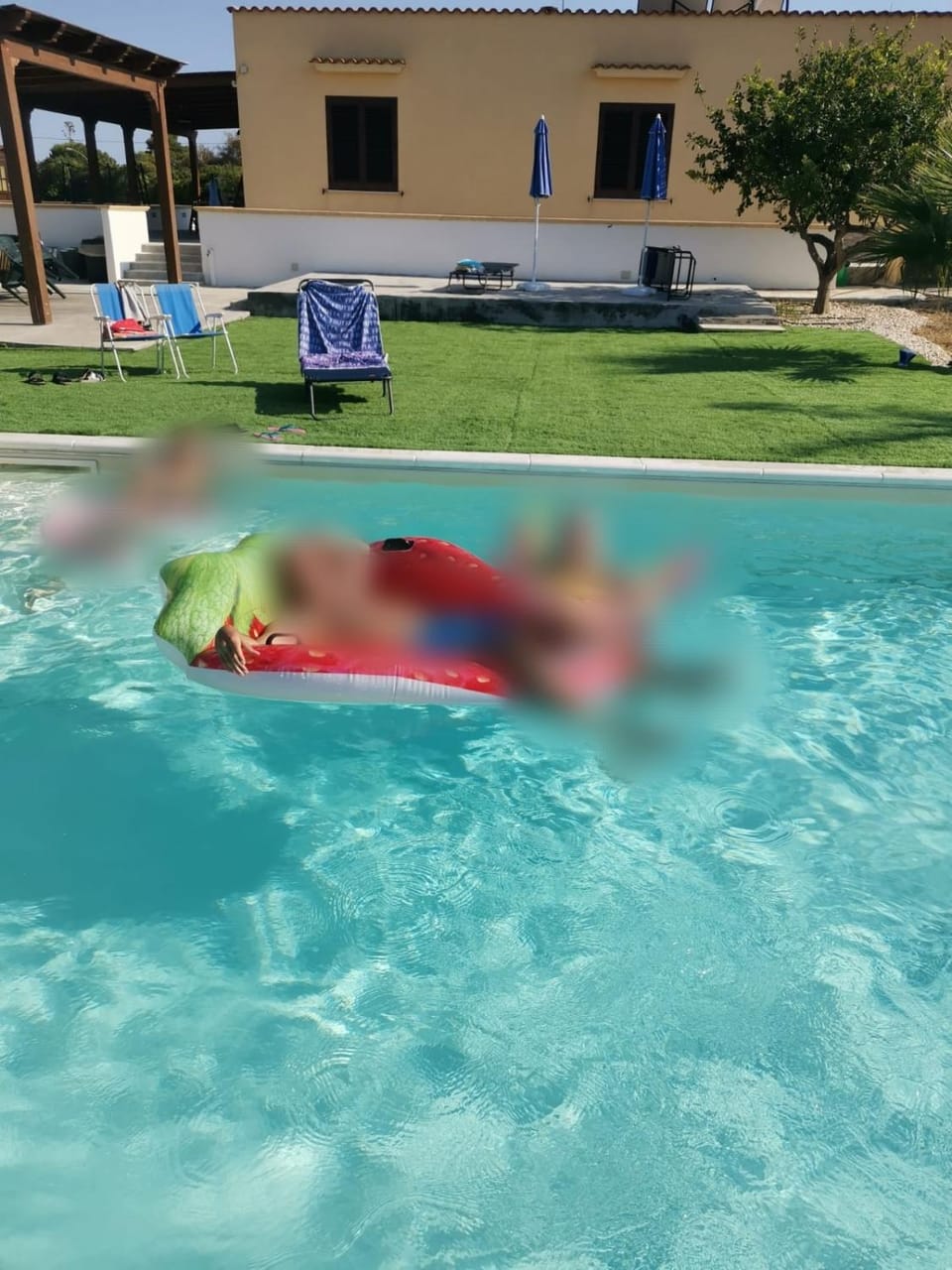 Swimming pool, sunbed