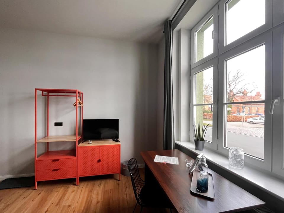 TV and multimedia, hair dresser