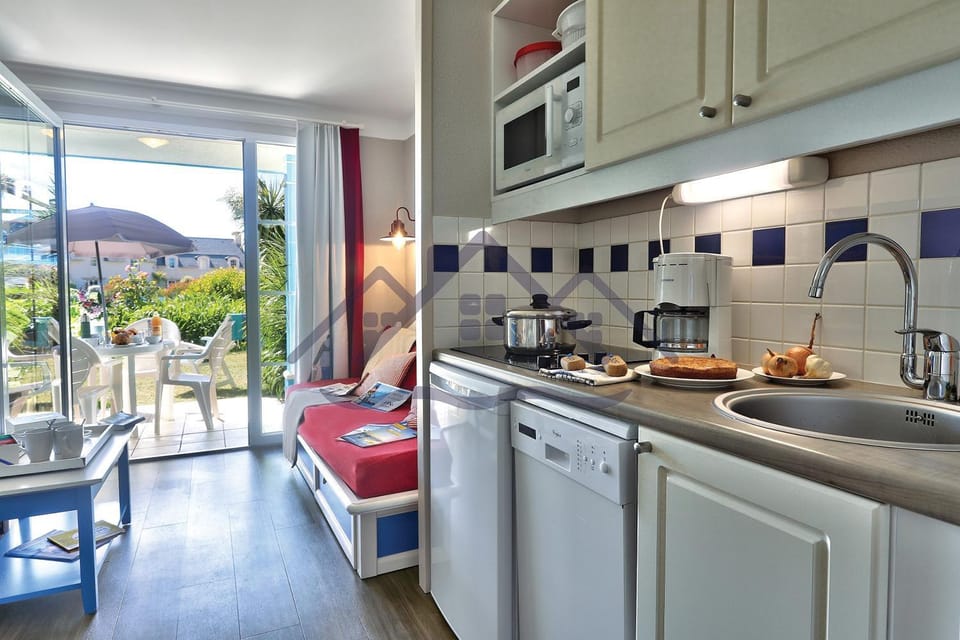 Kitchen or kitchenette, Living room, minibar, pet friendly