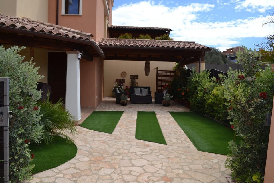 Inner courtyard view, Parking