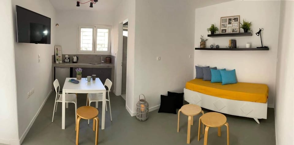 Kitchen or kitchenette, Living room, Seating area