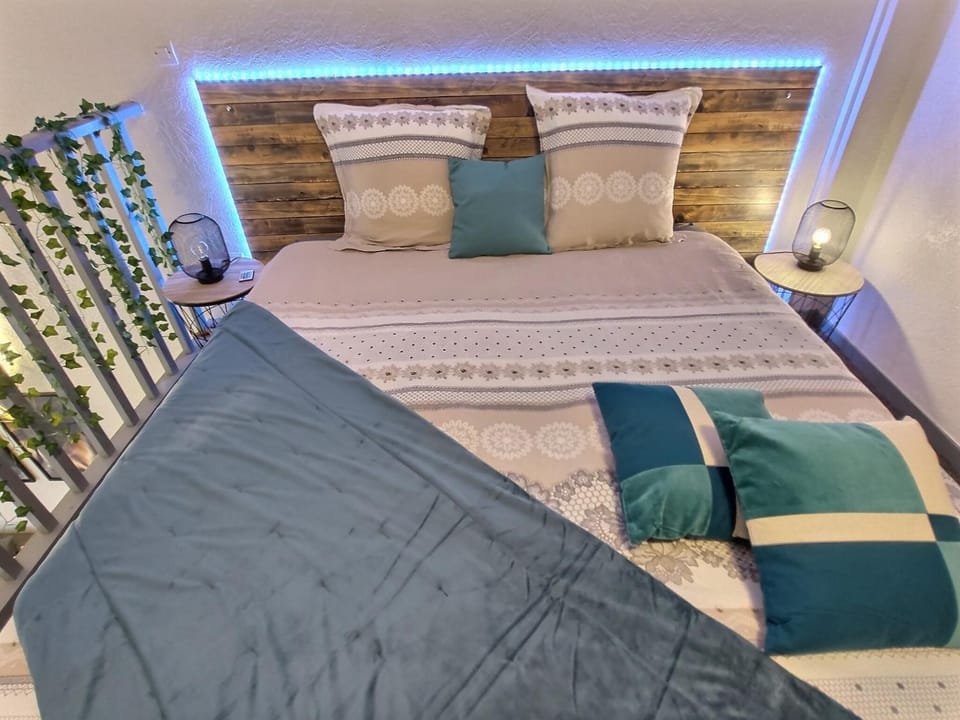 L'ESCALE : Duplex 4 pers. ASTERIX, AEROPORT ROISSY CDG, PARIS Apartment in Île-de-France