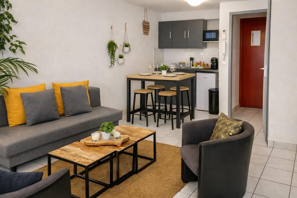 L'ESCALE : Duplex 4 pers. ASTERIX, AEROPORT ROISSY CDG, PARIS Apartment in Île-de-France