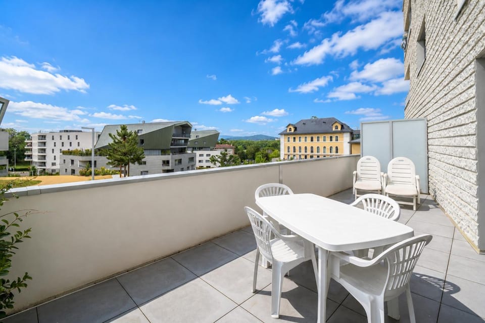 Day, Natural landscape, Balcony/Terrace, Mountain view