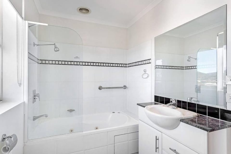 Shower, Bathroom, Bath, towels