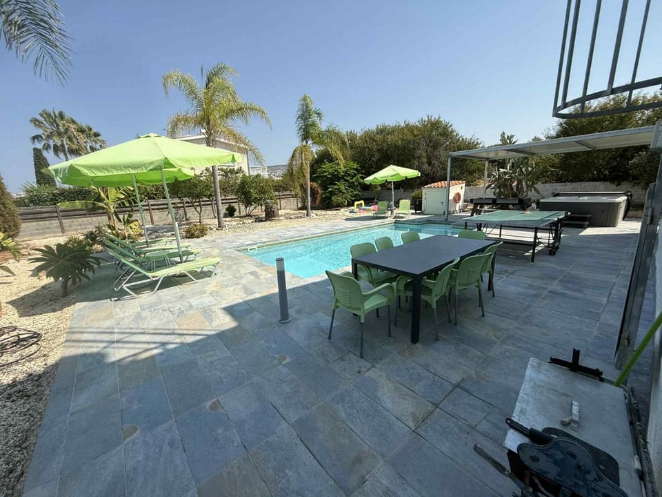 Villa Coralia Gardens 1km From Coral Bay Beach Villa in Peyia