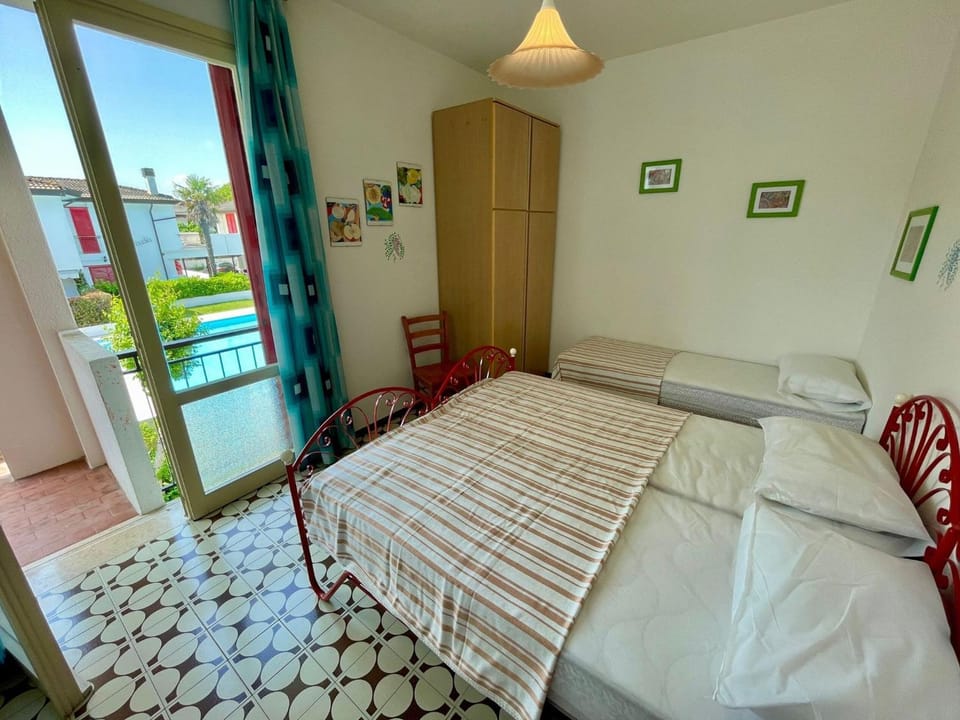 Bed, Decorative detail, Bedroom