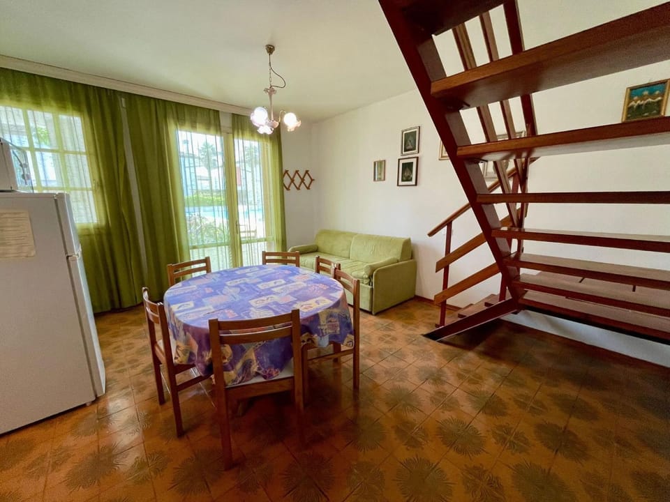 Living room, Decorative detail, Dining area